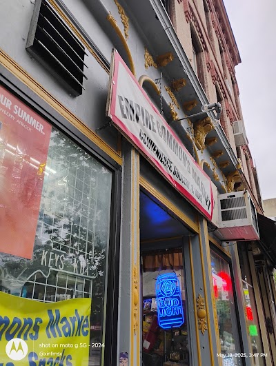 Common's Market convenience store